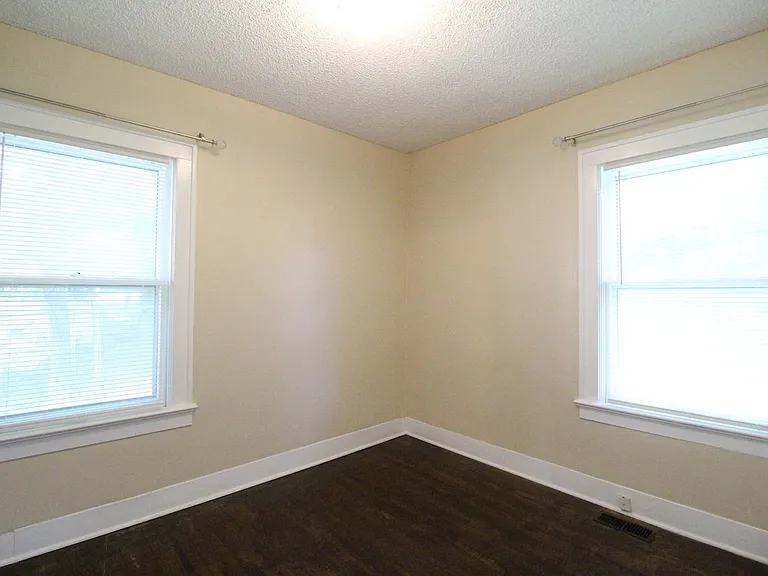 1412 W 51st Street — Photo 14
