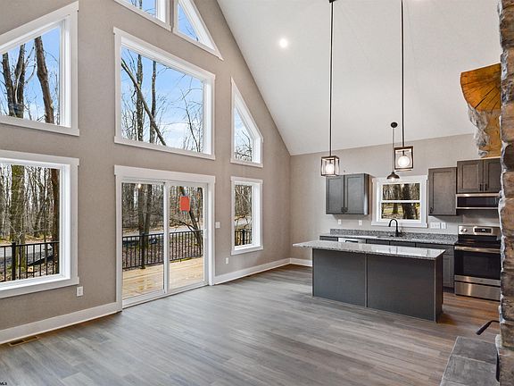 5th image of 101 Oak Dr