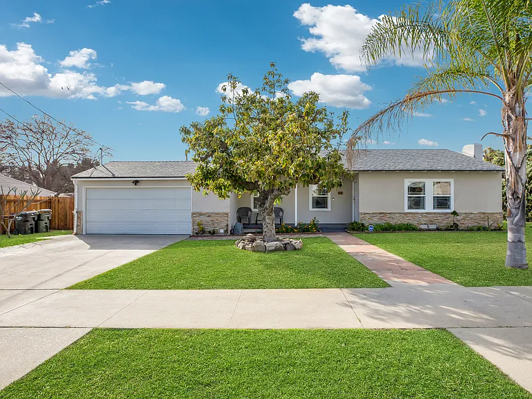 533 N Cerritos Ave — Photo 5