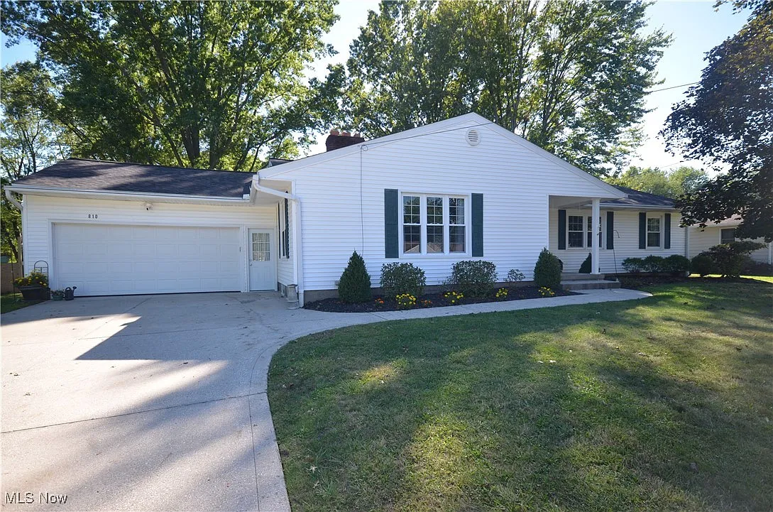 810 Norton Dr photo 1