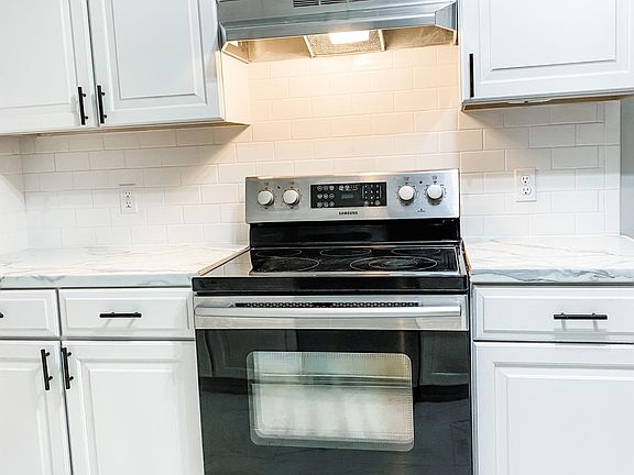 3rd image of 3400 Drexel Ave