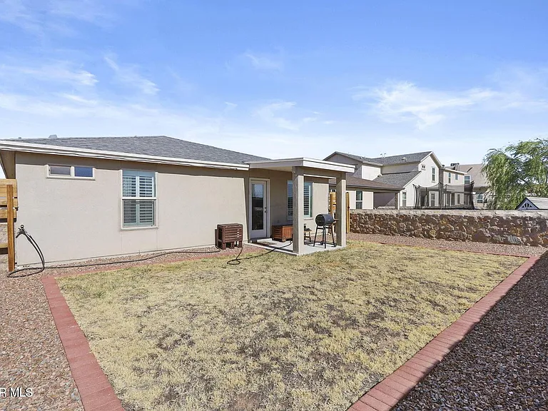 3917 Desert Dunes Dr — Photo 36