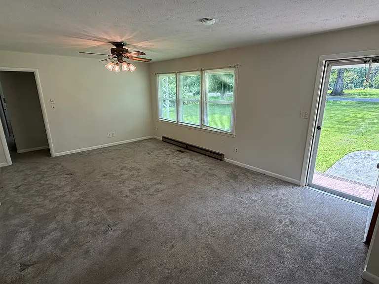 1102 Mary Ln — Photo 10