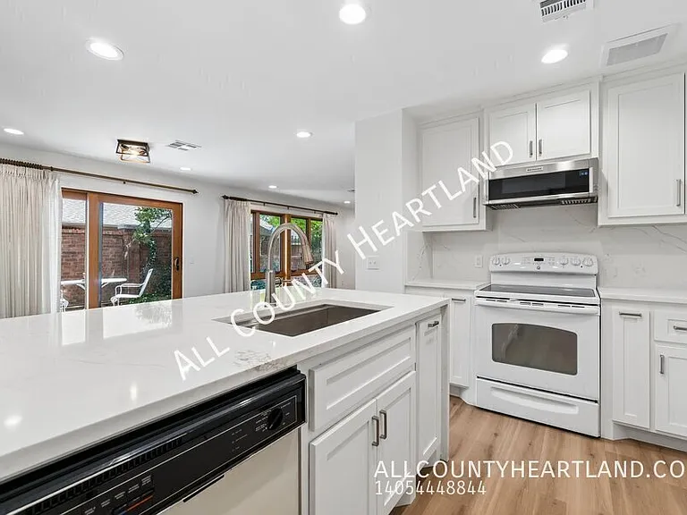 9009 N May Ave #156 — Photo 5
