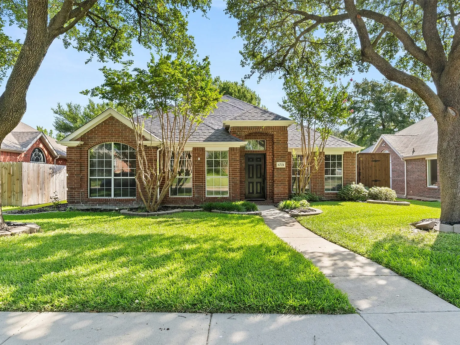 3 bed, 2.0 bath, 1686 sqft, $2,600 — Photo 1