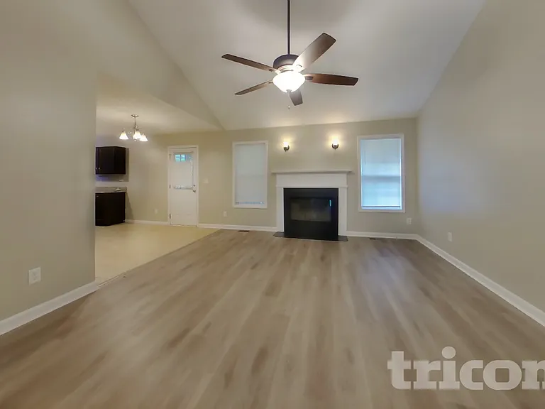 52 Spencer Ct — Photo 2