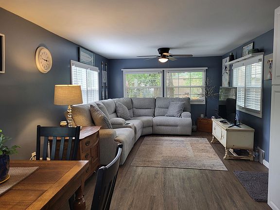5th image of 428 East Surfwind Dr.