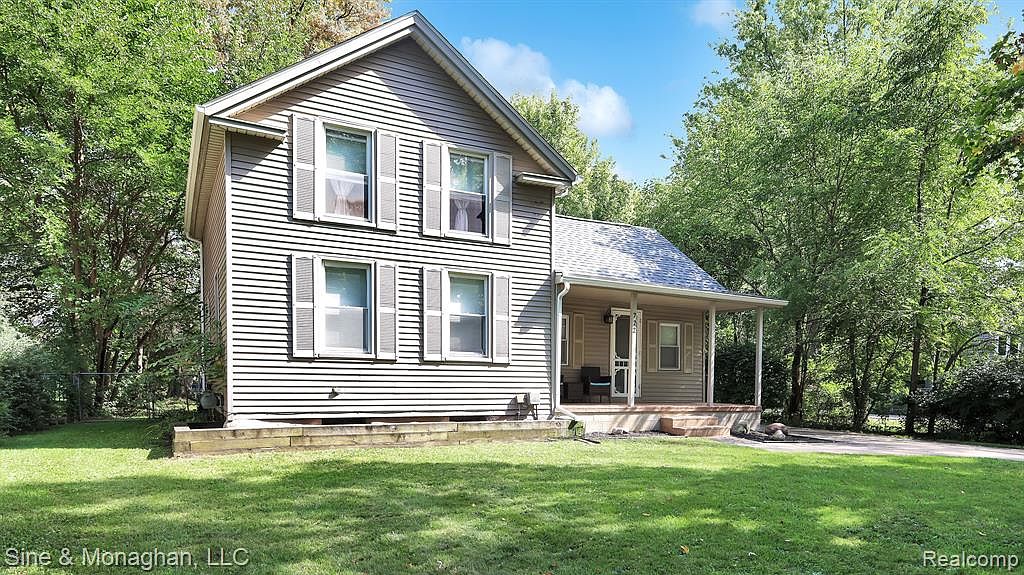 722 N Main St, Almont, MI 48003 Zillow