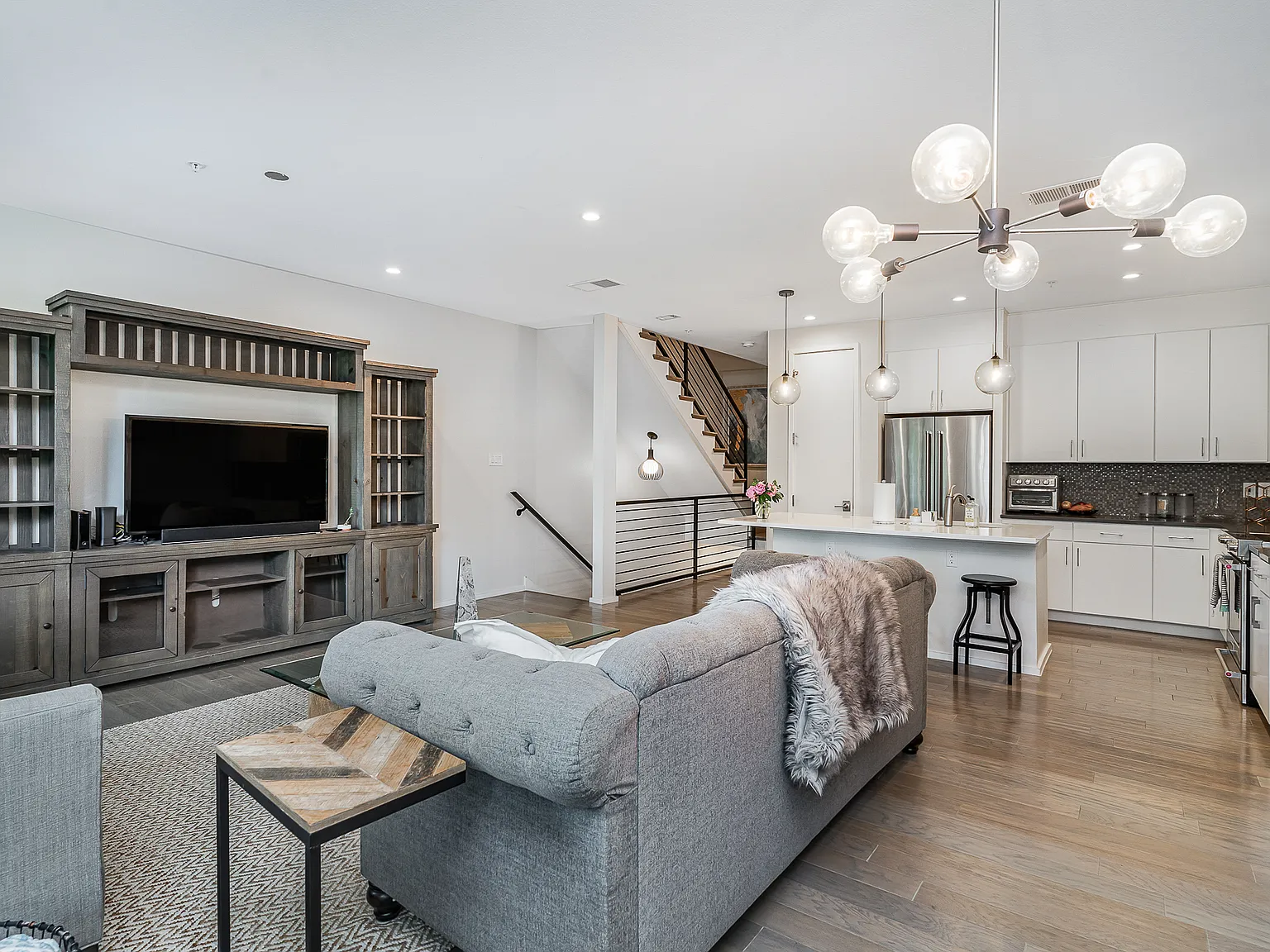2 bed, 1590 sqft, $3,800 — Photo 4