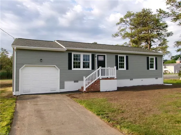2 Trinity Dr, Poquoson, VA 23662