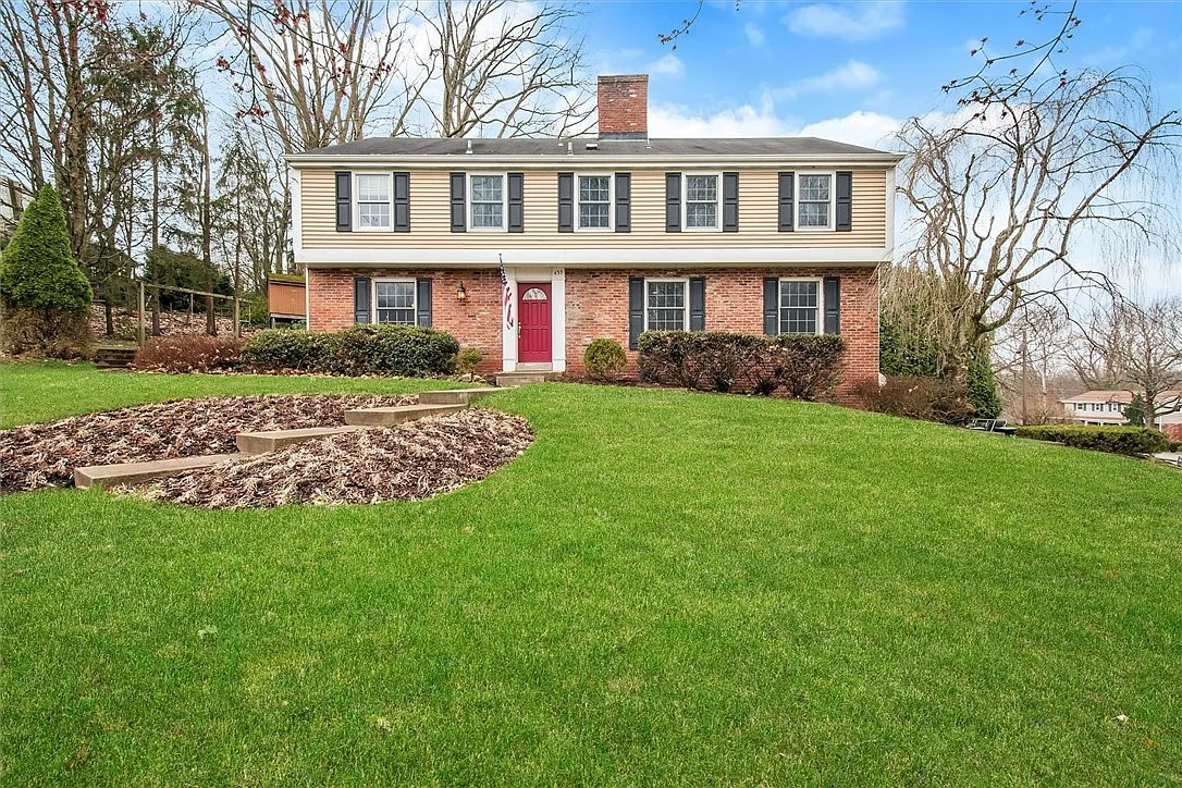 453 Olive St photo 1