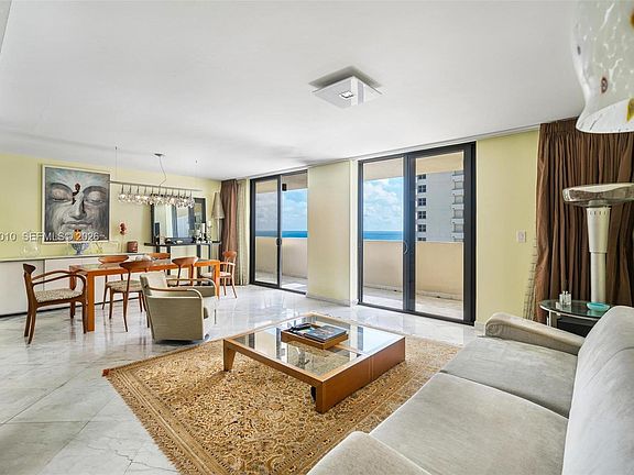 5th image of 1623 Collins Ave #Penthouse 1010