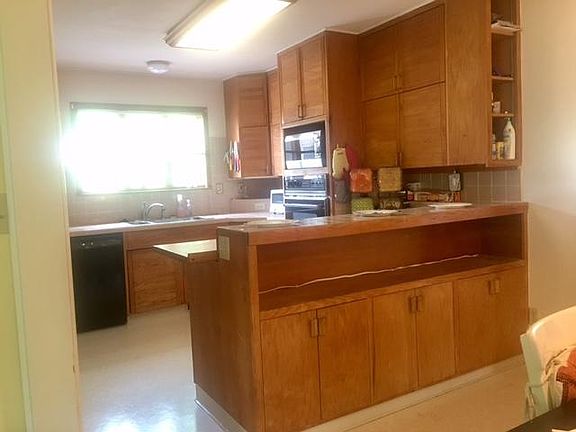2nd image of 626 22nd Ave S