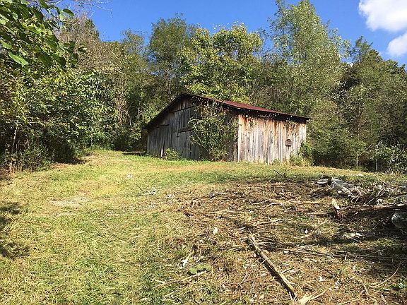 Nice stables on 3.5 acres 