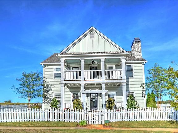 2nd image of 260 Avenue Of The Orchards