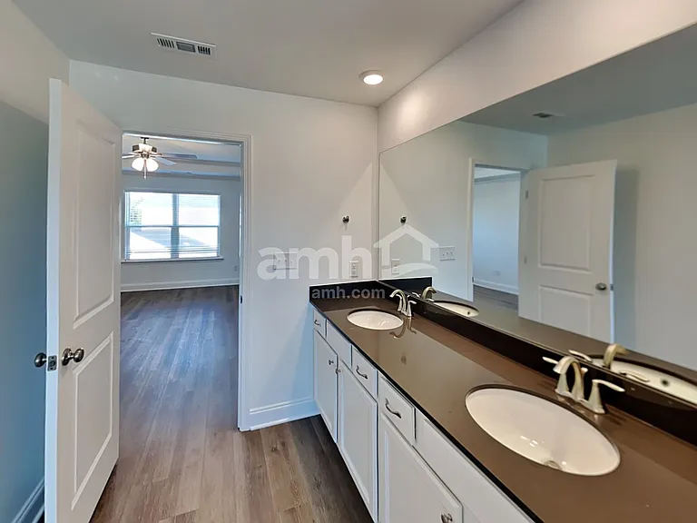 5340 Trust Dr — Photo 14