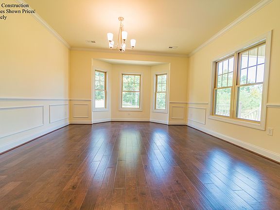 4th image of 28 Teresa Ln