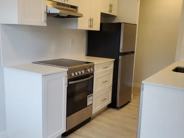 2150 Pandora St #211, Vancouver, BC V5L 1N5