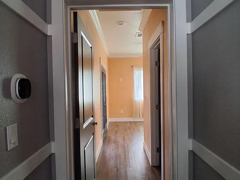 2112 Eicher Ave — Photo 10