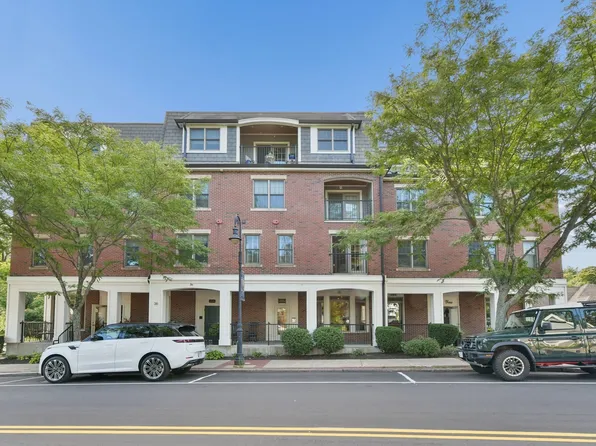 36 Central Ave Unit 15, Milton, MA 02186