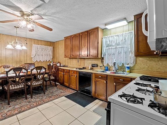 5th image of 4604 Munson St