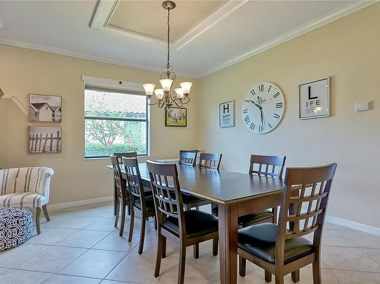 6888 Willowshire Way — Photo 5