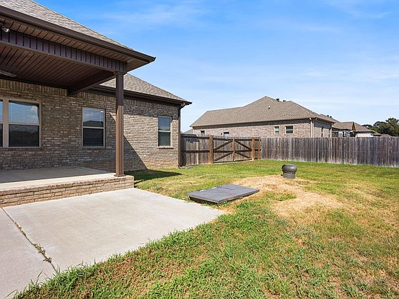 4th image of 65 Charlene Dr