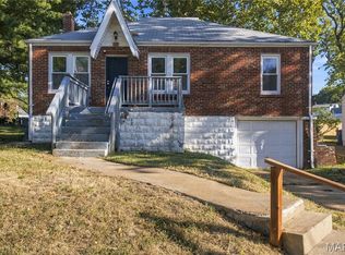 45 Reasor Dr, Saint Louis, MO 63135