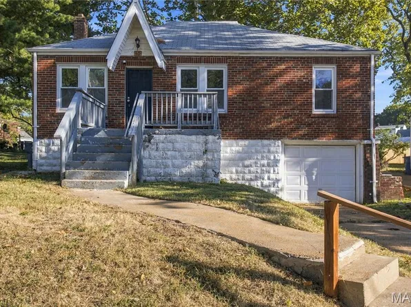 45 Reasor Dr, Saint Louis, MO 63135