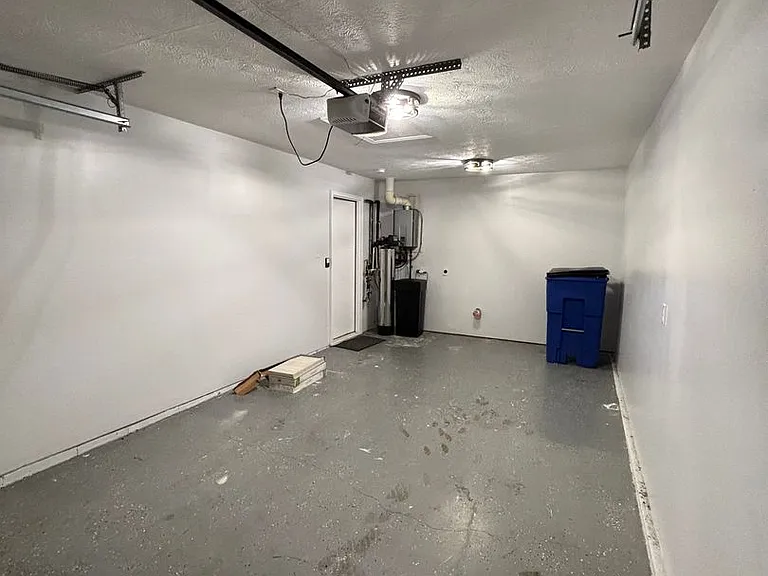 7800 Branford Ct — Photo 16