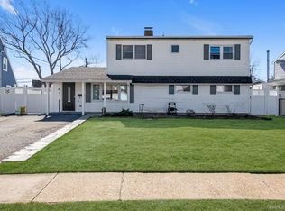 4 Carriage Lane, Levittown, NY 11756