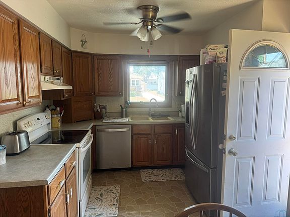2nd image of 2811 S Coral St