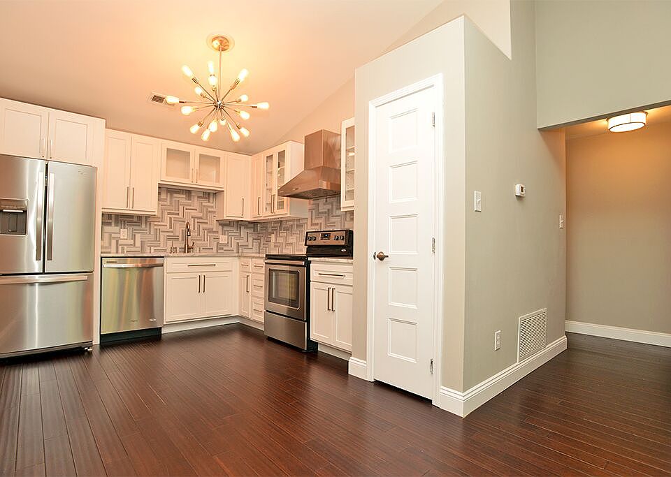 1st image of 1218 Creve Coeur Crossing Ln APT I