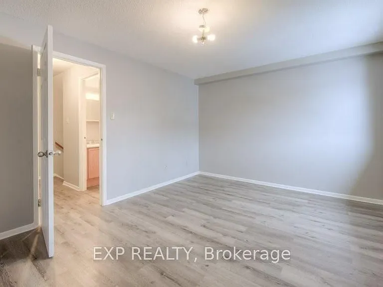 1200 Courtland Ave E #15 — Photo 12