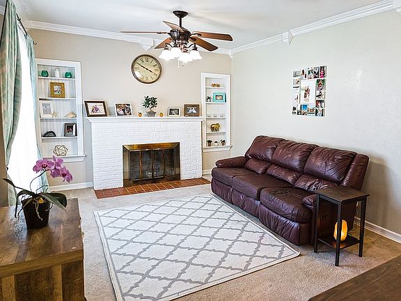 5th image of 407 E Cape Rock Dr