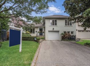 29 Glen Rush Blvd, Toronto, ON M5N 2T4
