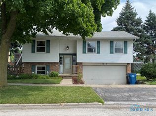 2537 Randall Dr, Oregon, OH 43616
