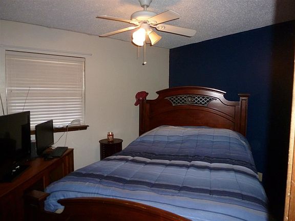 5th image of 2915 NE Bellevue Cir