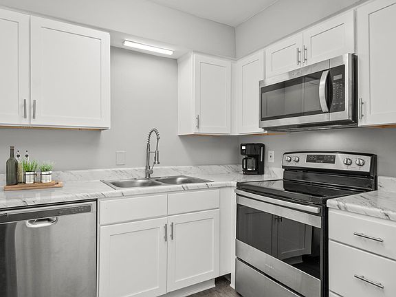 2nd image of 126 Walton Ferry Rd APT D3