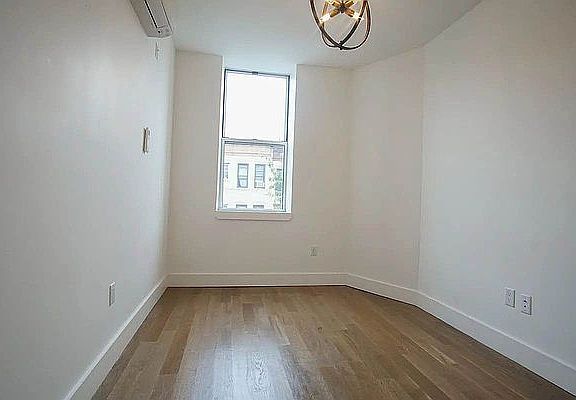 5th image of 824 Saint Johns Pl #3P