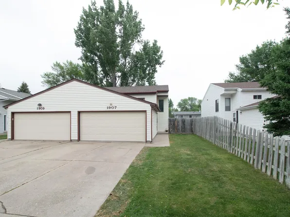 1907 29th Ave S, Fargo, ND 58103