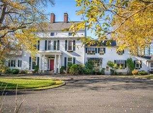 326 River Rd, Saint James, NY 11780