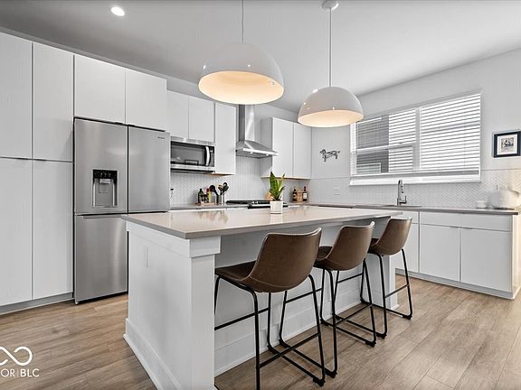 5th image of 1012 Sterling St
