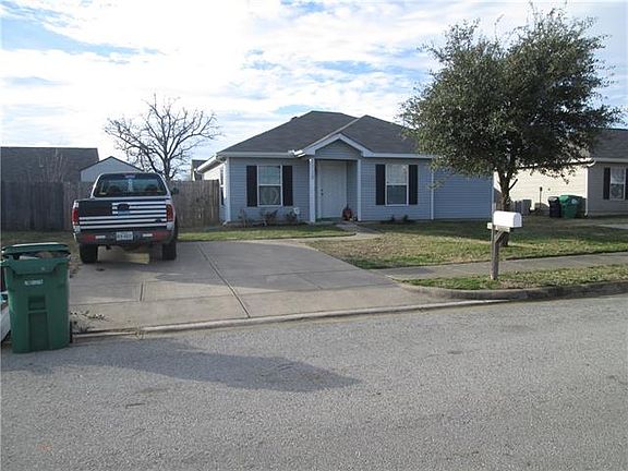 4th image of 1720 Red Oak Ct