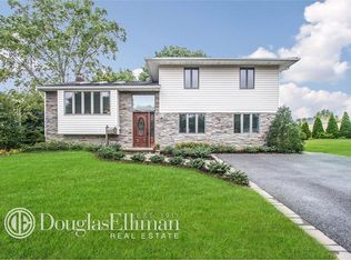 5 Walter Ct, Old Bethpage, NY 11804