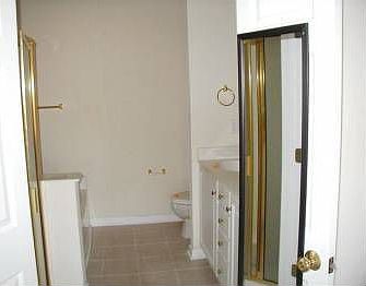 4th image of 811 Woodsford Dr