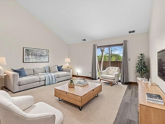 3rd image of 3431 Lake Side Cir