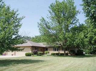 36W074 Fieldcrest Dr, St Charles, IL 60175