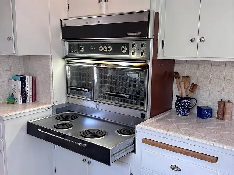 Working vintage Frigidaire Flair stove!
