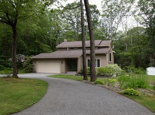 29 Lakeshore Dr, New Hartford, CT 06057